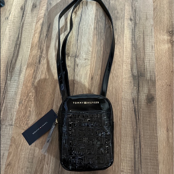 Tommy Hilfiger Handbags - Tommy Hilfiger Crossbody Bag Phone Small Shoulder Bag